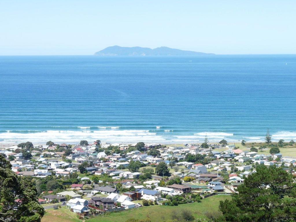 Waihi Beach Lodge エクステリア 写真